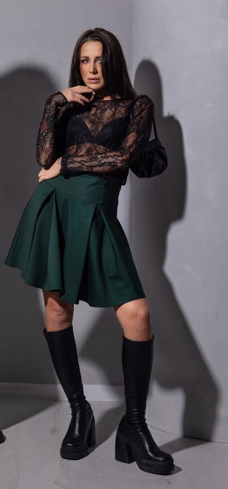 Spódniczka It Girl - krótka, rozkloszowana, głęboka zieleń, kontrafałdy, karczek