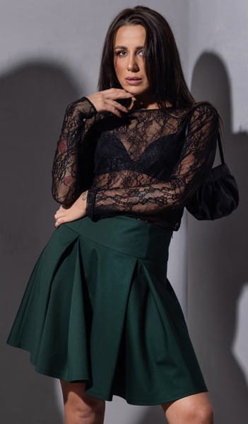 Spódniczka It Girl - krótka, rozkloszowana, głęboka zieleń, kontrafałdy, karczek