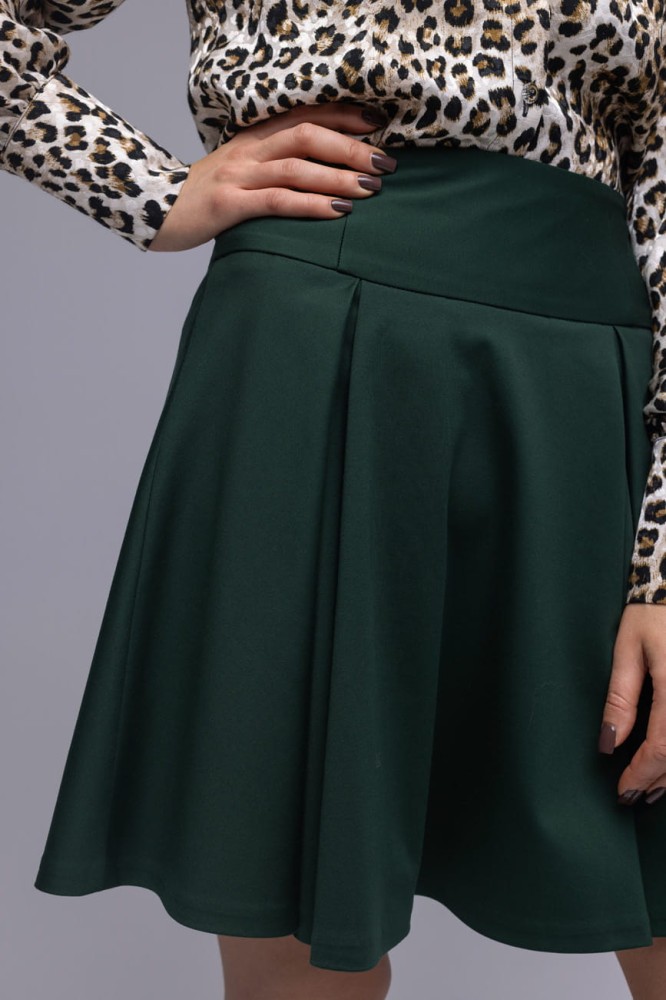 Spódniczka It Girl - krótka, rozkloszowana, głęboka zieleń, kontrafałdy, karczek