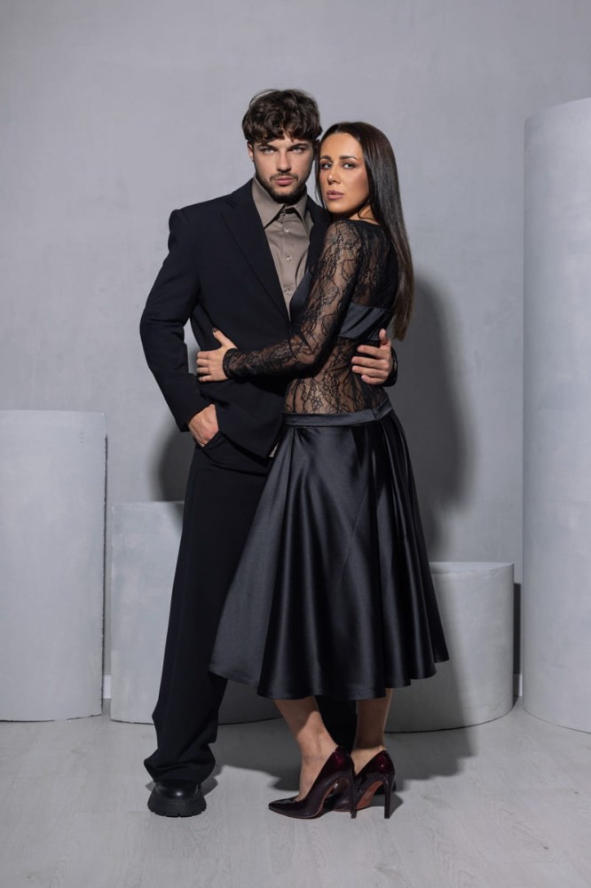 Sukienka Fame - koronkowy stan satynowy dół, zakładki pasek klamerka, obniżony stan, midi