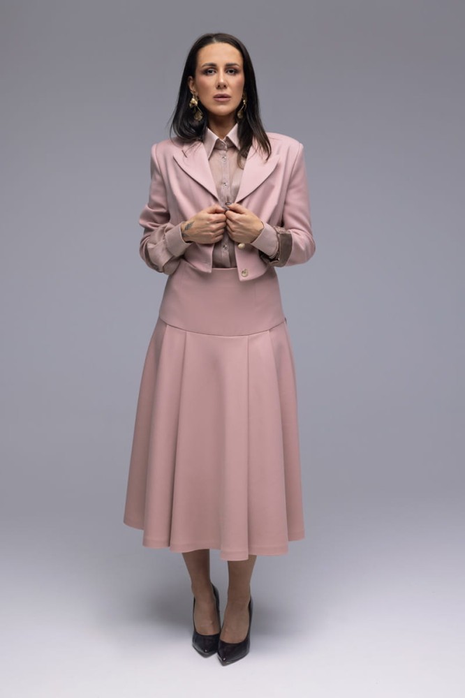 Marynarka damska The Crescent Blush - brudny róż, szerokie ramiona, asymetria, proste rękawy, guziki