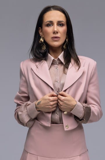 Koszula damska Drama- transparentna, brudny róż, bufiaste rękawy, obniżona linia ramion, usztywniony mankiet i kołnierzyk