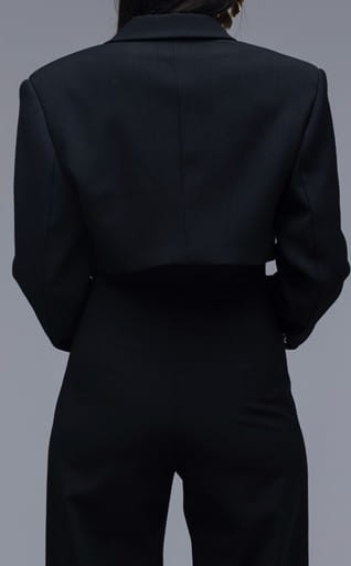 Marynarka damska The Crescent Black - czarna, elegancka, awangardowy krój, lekko poszerzone ramiona, ozdobne złote guziki