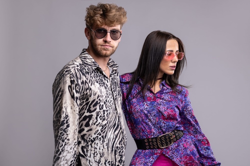 Koszula damska Violet Bloom- długi rękaw, mankiet, asymetryczna, długi tył, guziki, bawełna, wzór