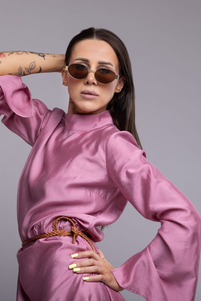 Tunika damska Rosegold - brudny róż, asymetryczna, długi rękaw z rozcięciem, stójka na guziki, lyocell - widok boku detale