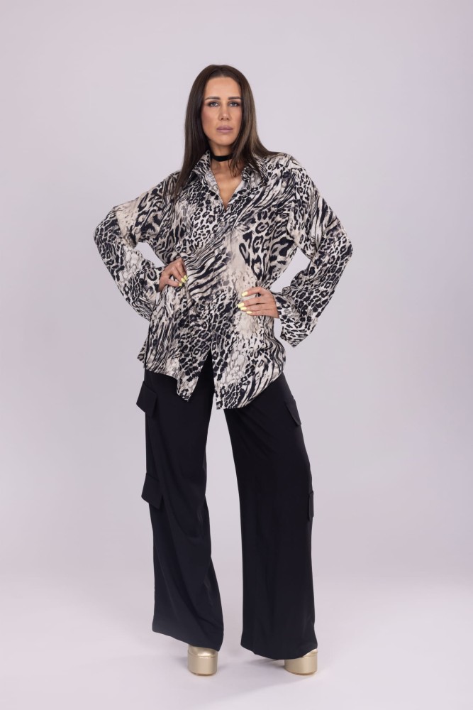 Spodnie damskie Deep Black - czarne, szerokie nogawki, naszywane patki, wiskoza