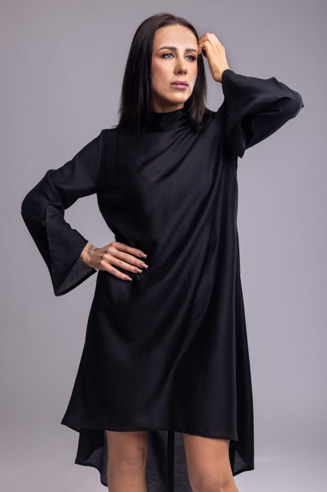 Tunika Dark OpiumTunika damska Dark Opium - czarna, asymetryczna, długi rękaw z rozcięciem, stójka na guziki, lyocell - widok przodu