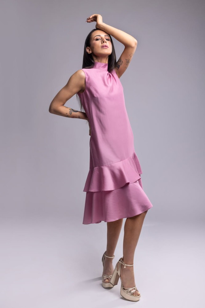 Sukienka bez rękawów Rose Dust – brudny róż, z falbanami, prosty krój,  lyocell - przód sukienki.