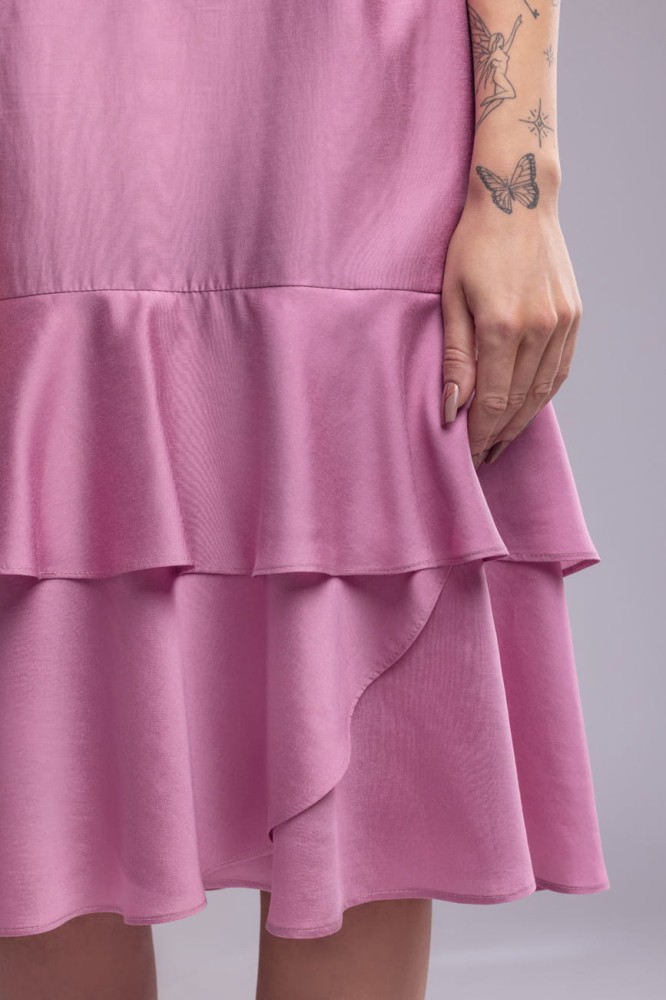 Sukienka bez rękawów Rose Dust – brudny róż, z falbanami, prosty krój,  lyocell- detal falbana podwójna przód
