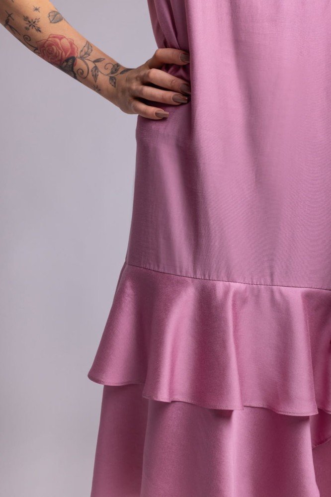 Sukienka bez rękawów Rose Dust – brudny róż, z falbanami, prosty krój,  lyocell - detal - falbana podwójna tył