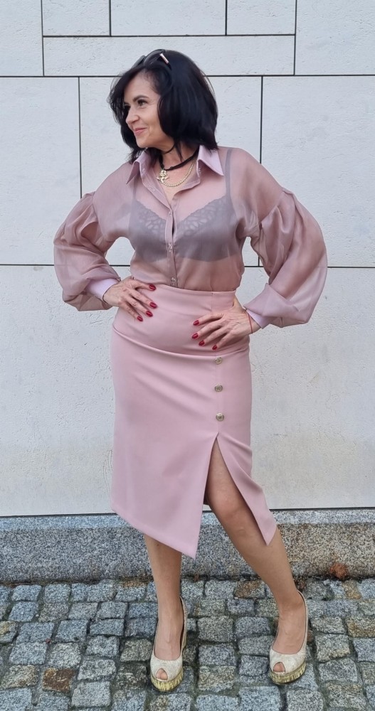 Koszula damska Drama- transparentna, brudny róż, bufiaste rękawy, obniżona linia ramion, usztywniony mankiet i kołnierzyk