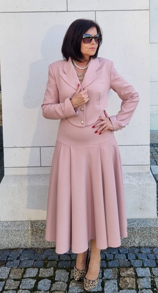 Marynarka damska The Crescent Blush - brudny róż, szerokie ramiona, asymetria, proste rękawy, guziki