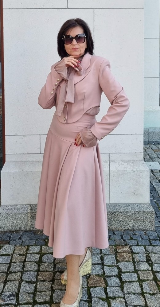 Marynarka damska The Crescent Blush - brudny róż, szerokie ramiona, asymetria, proste rękawy, guziki