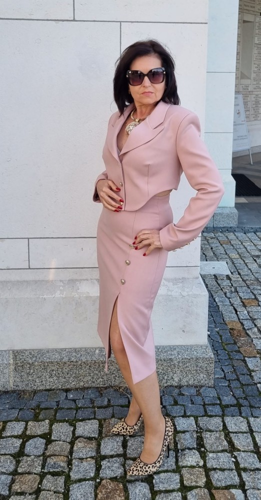 Spódnica The Pensil Rose - brudny róż, wąska, wysoki stan, rozporek z przodu, ozdobne guziki