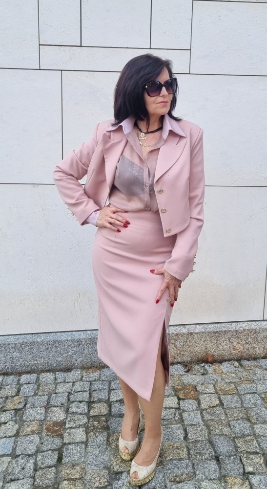 Spódnica The Pensil Rose - brudny róż, wąska, wysoki stan, rozporek z przodu, ozdobne guziki