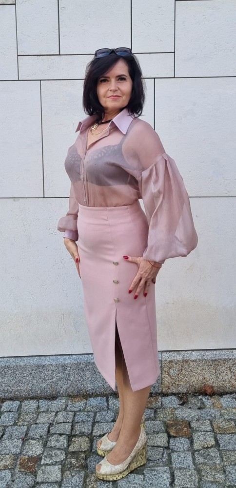 Spódnica The Pensil Rose - brudny róż, wąska, wysoki stan, rozporek z przodu, ozdobne guziki