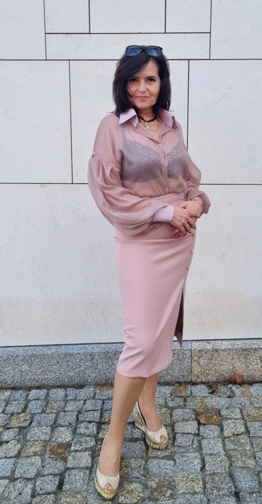 Spódnica The Pensil Rose - brudny róż, wąska, wysoki stan, rozporek z przodu, ozdobne guziki