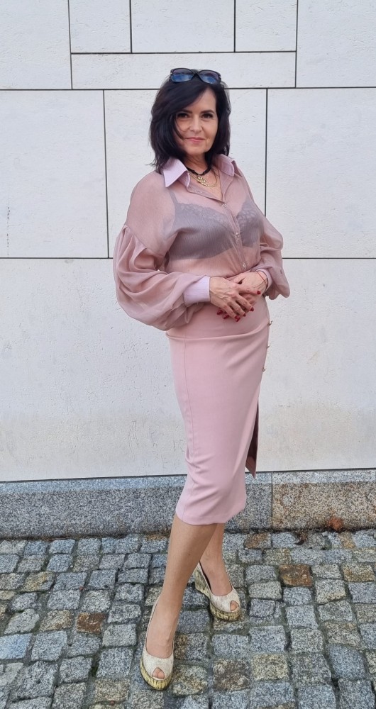 Spódnica The Pensil Rose - brudny róż, wąska, wysoki stan, rozporek z przodu, ozdobne guziki