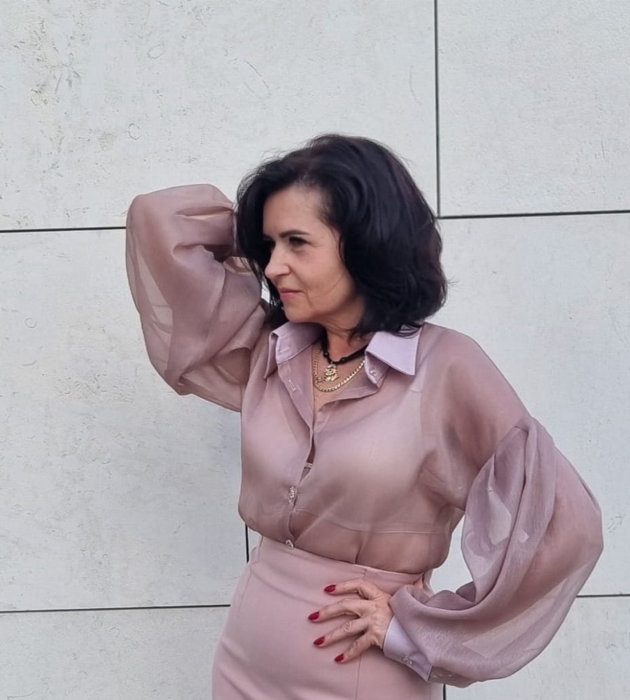 Koszula damska Drama- transparentna, brudny róż, bufiaste rękawy, obniżona linia ramion, usztywniony mankiet i kołnierzyk